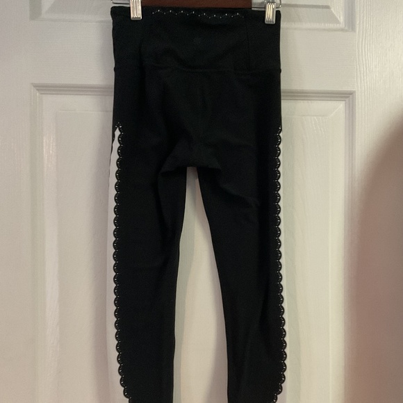 Athleta Elation Scallop Capri leggings XXS - Picture 1 of 6